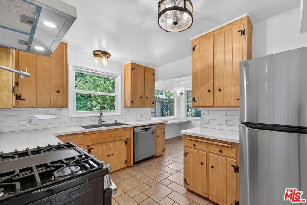 21309 Ibanez Avenue - Photo 17