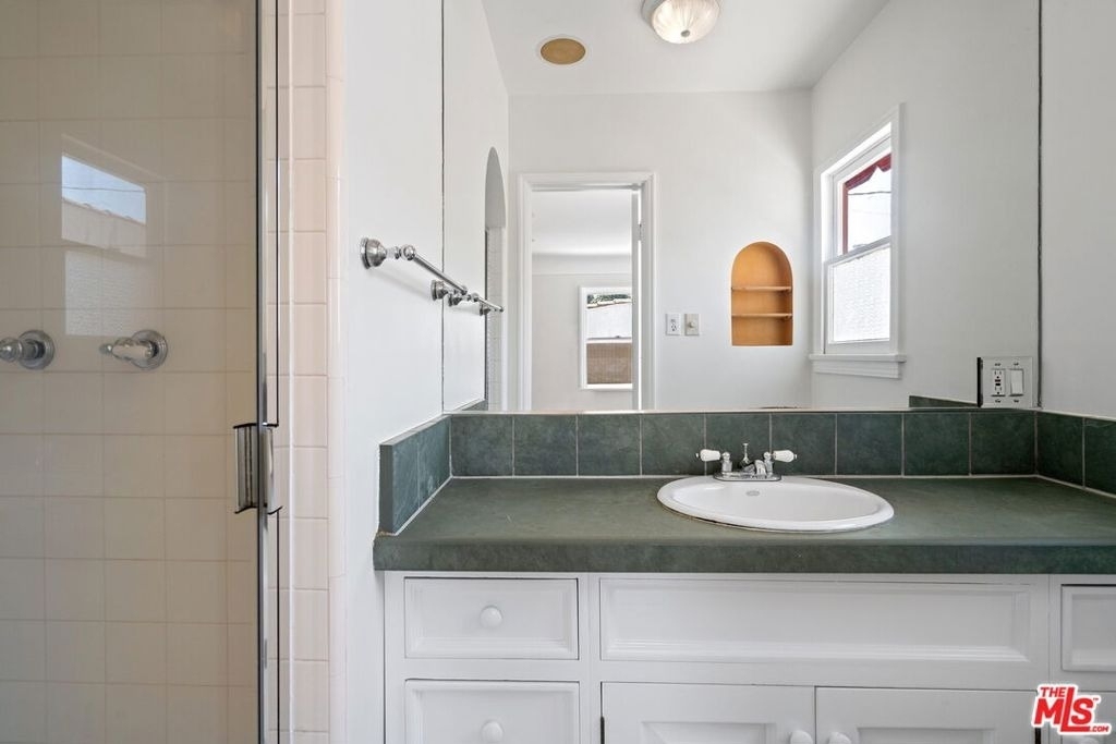 2347 Glendon Avenue - Photo 10