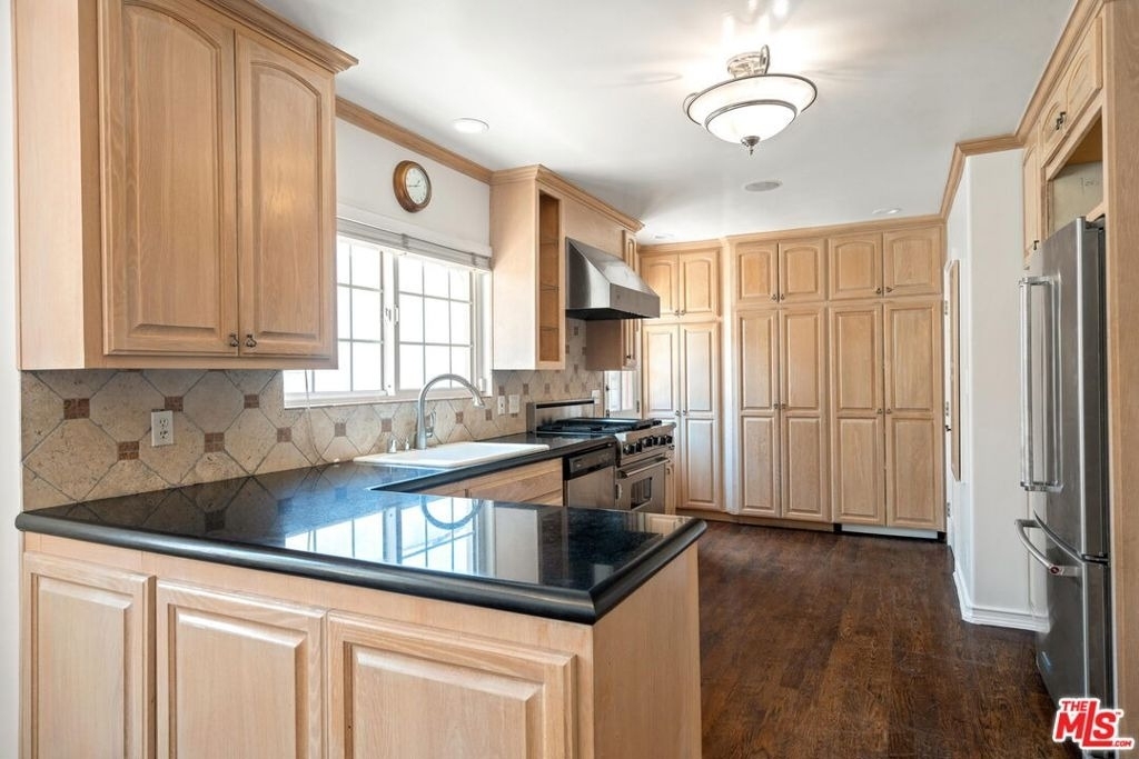 2347 Glendon Avenue - Photo 4