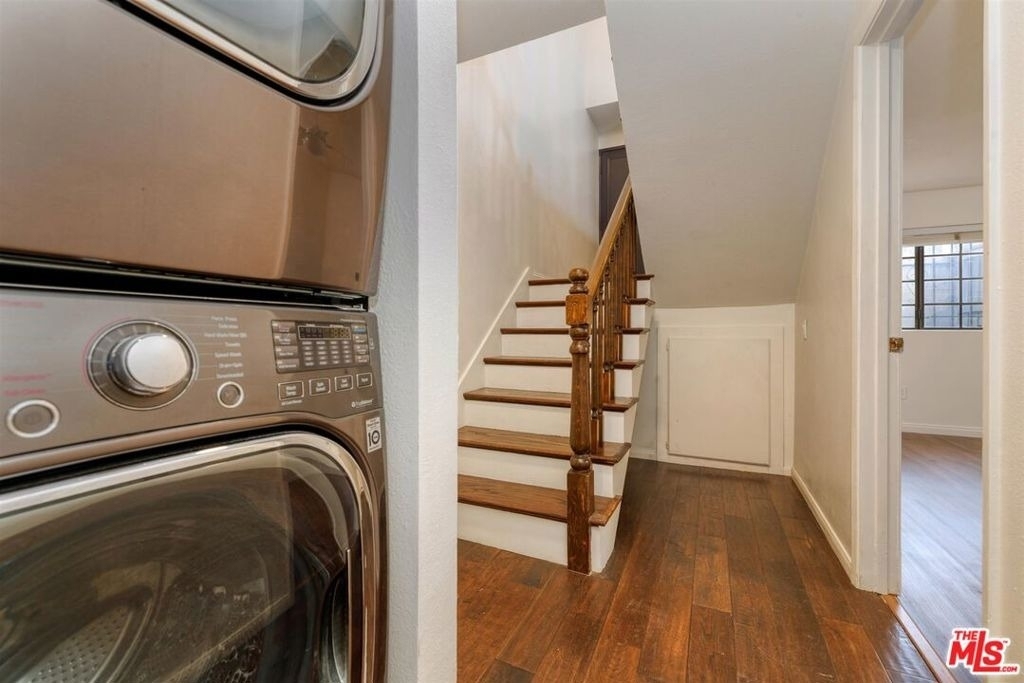18100 Burbank Boulevard - Photo 15