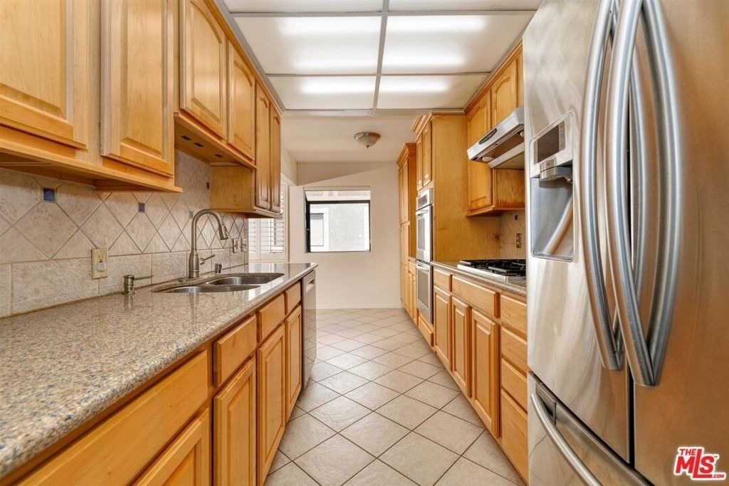 18100 Burbank Boulevard - Photo 4