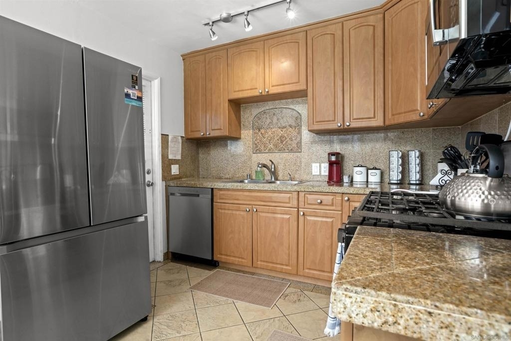 4614 Saratoga Ave - Photo 19