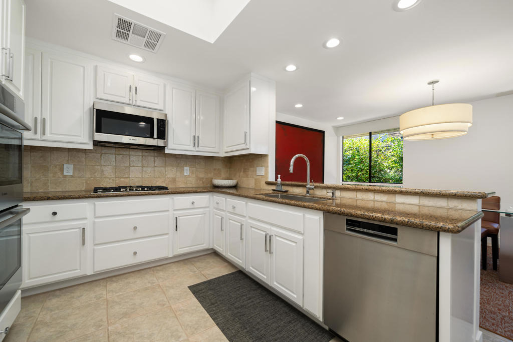 7 Dartmouth Drive - Photo 0