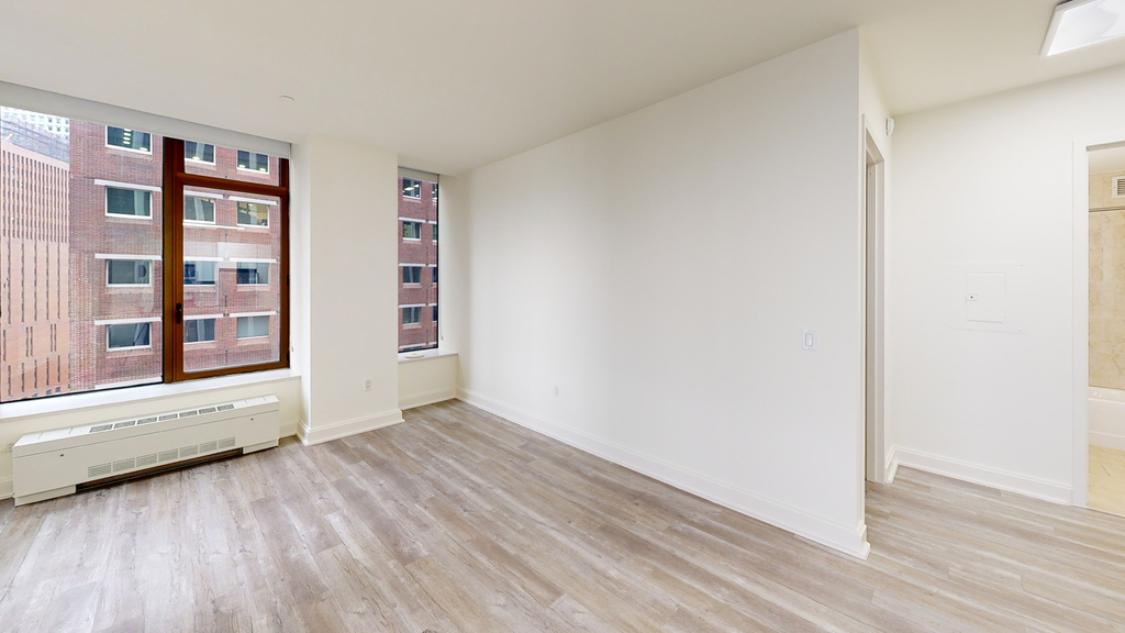 10 Hanover Square - Photo 0