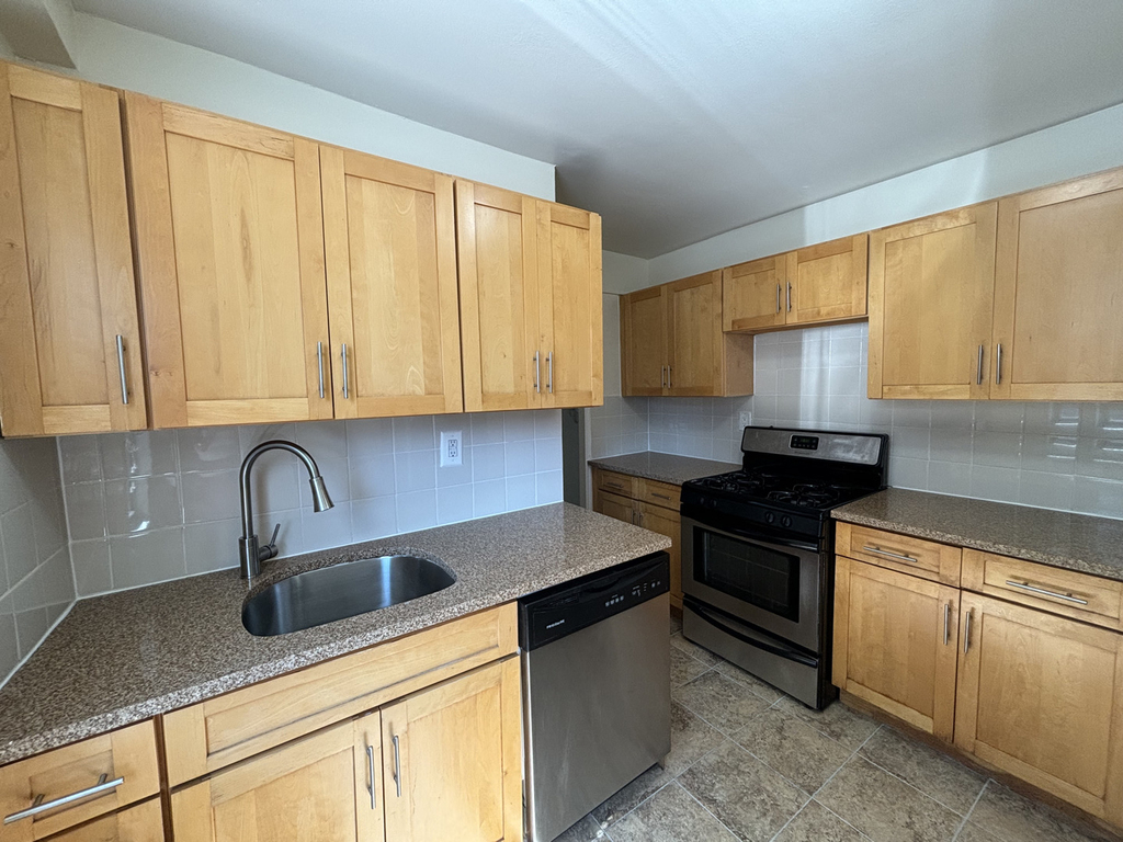 67th Avenue - Photo 4