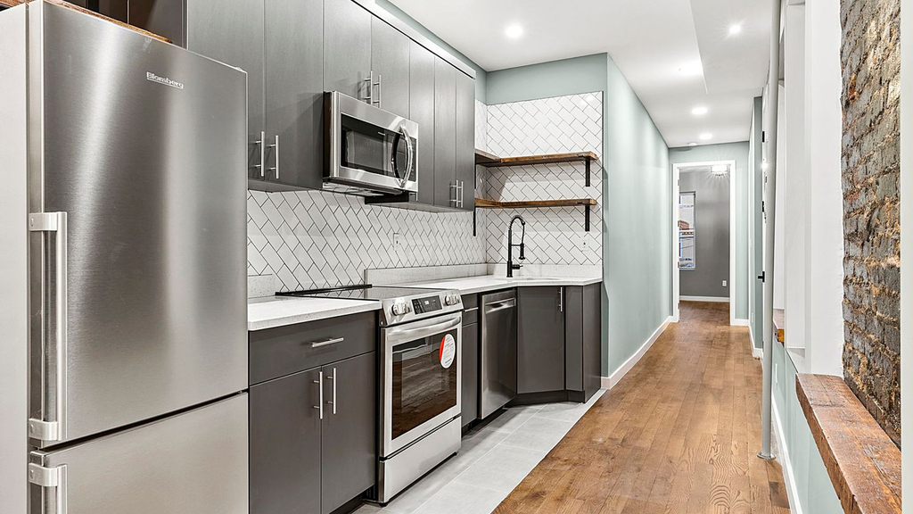 18-20 Woodbine Street - Photo 0