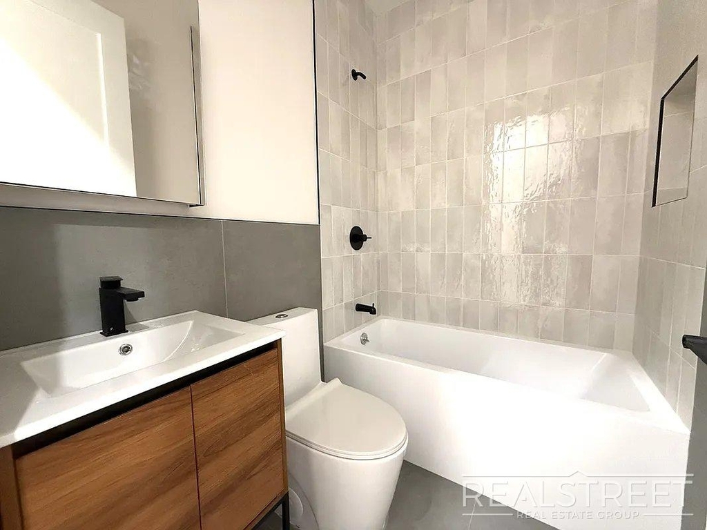 2324 Bedford Avenue - Photo 4