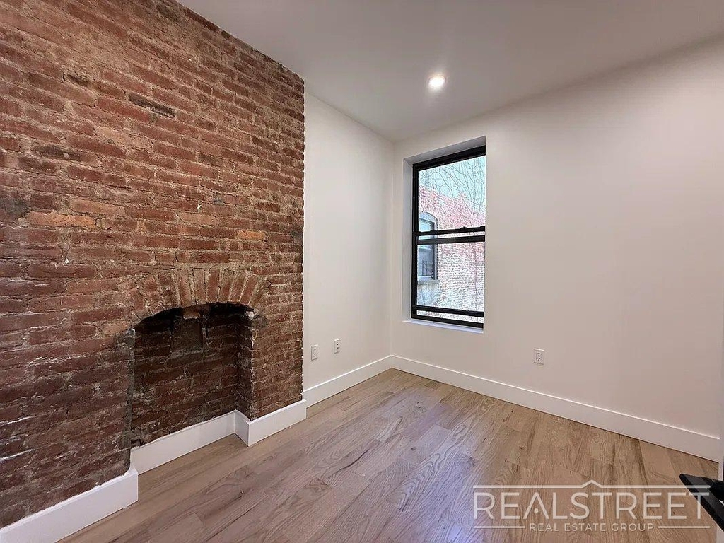 2324 Bedford Avenue - Photo 7