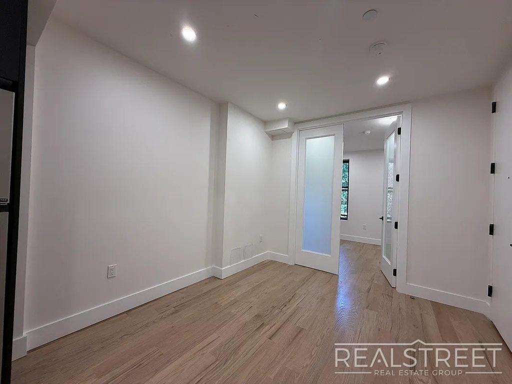 2324 Bedford Avenue - Photo 8