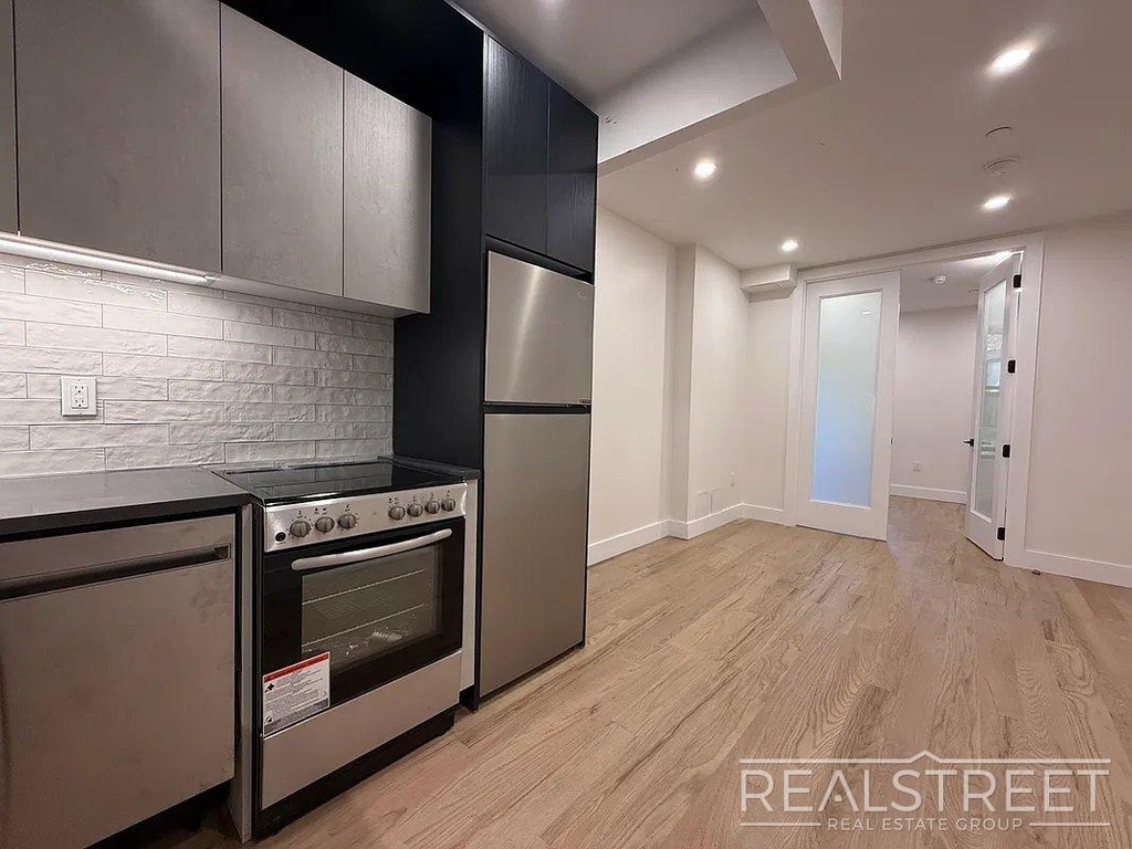 2324 Bedford Avenue - Photo 3