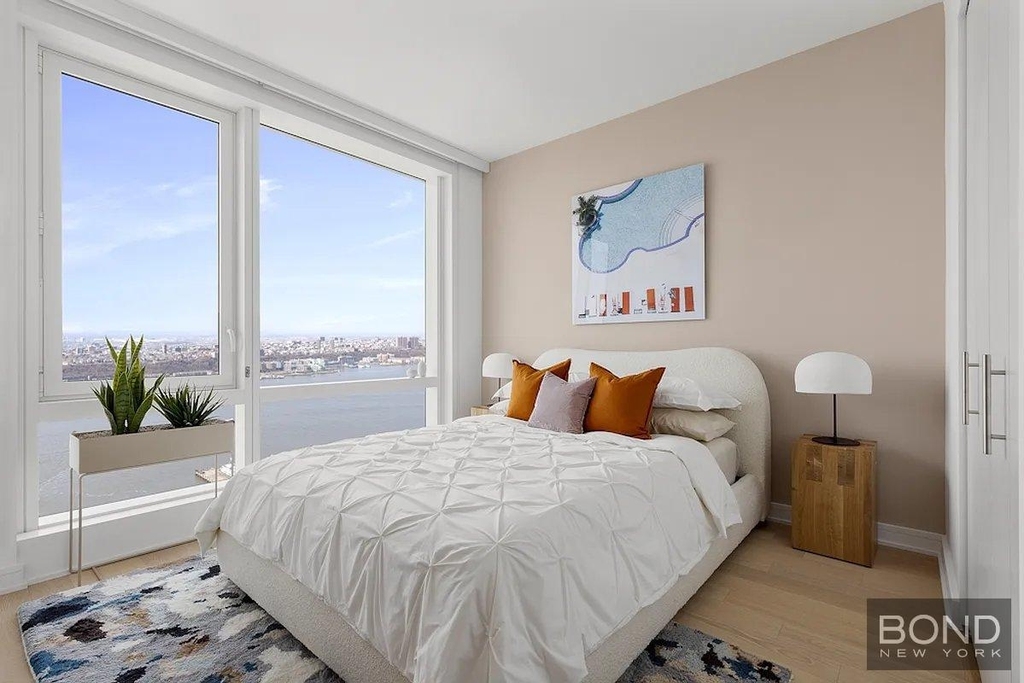 West 38th Street - Photo 1