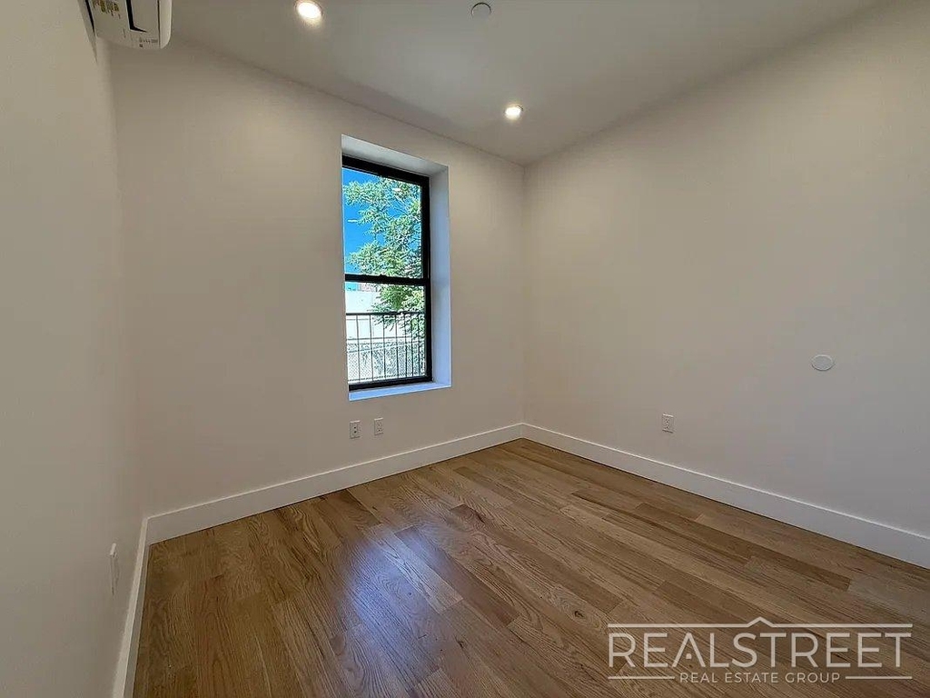2324 Bedford Avenue - Photo 7