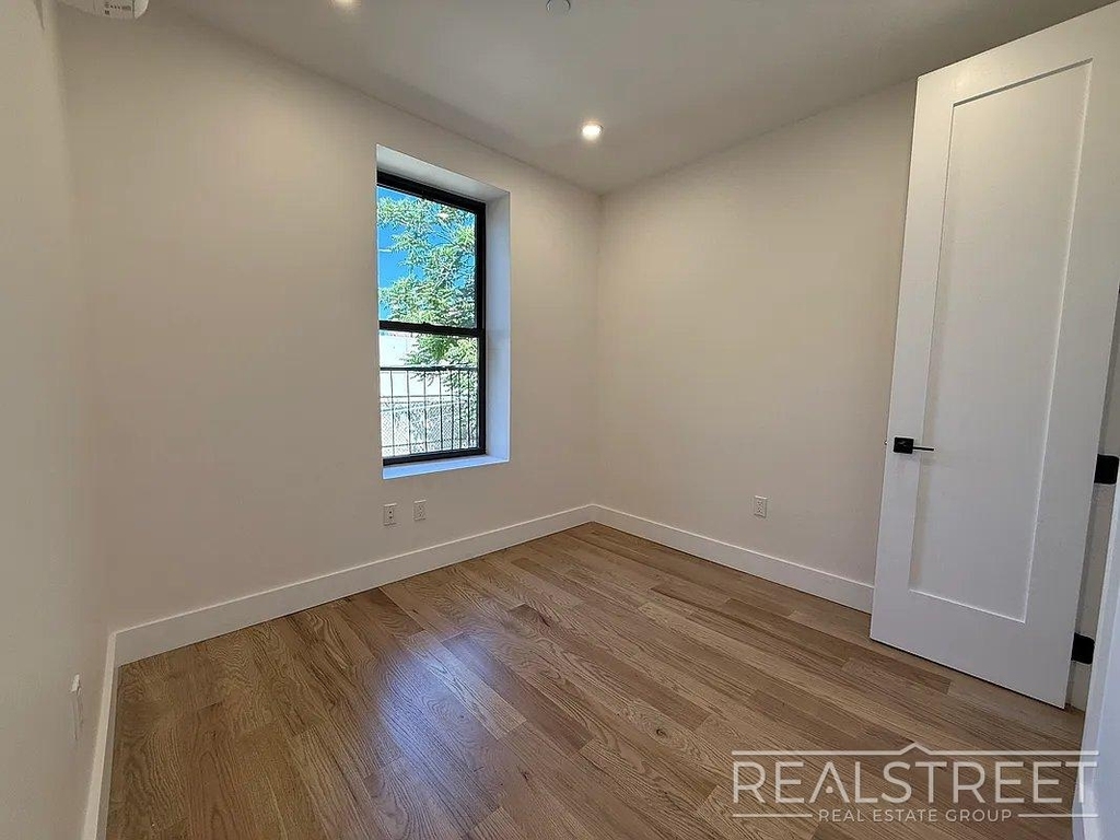 2324 Bedford Avenue - Photo 6