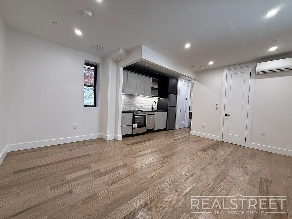 2324 Bedford Avenue - Photo 4