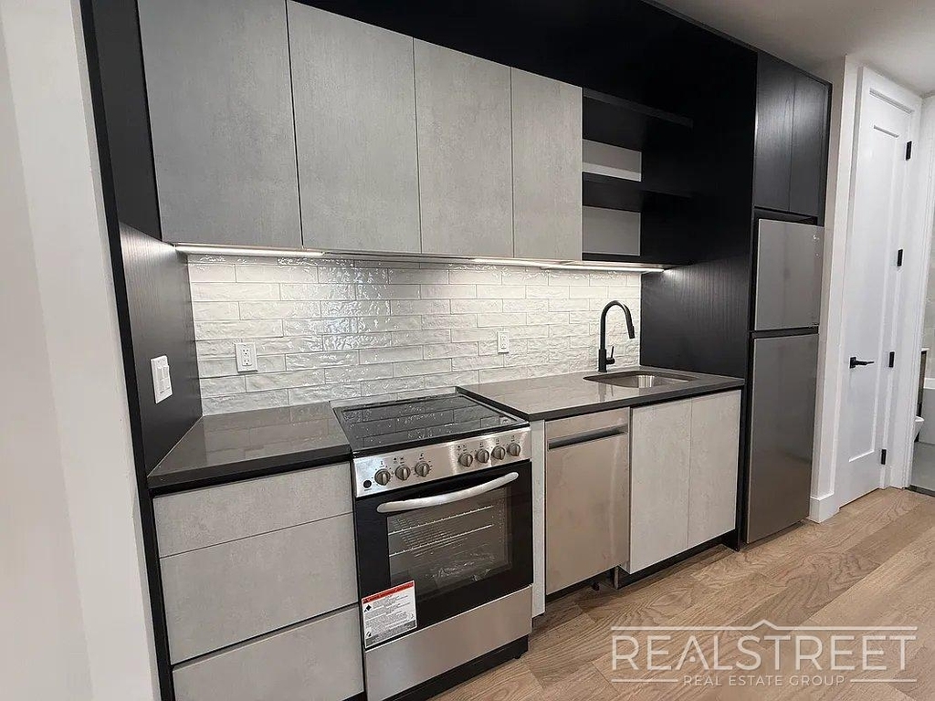 2324 Bedford Avenue - Photo 3
