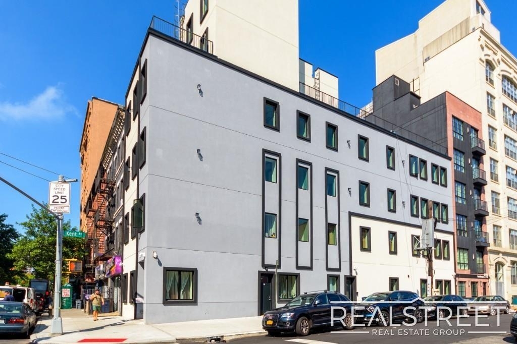 463 Dekalb Avenue - Photo 5
