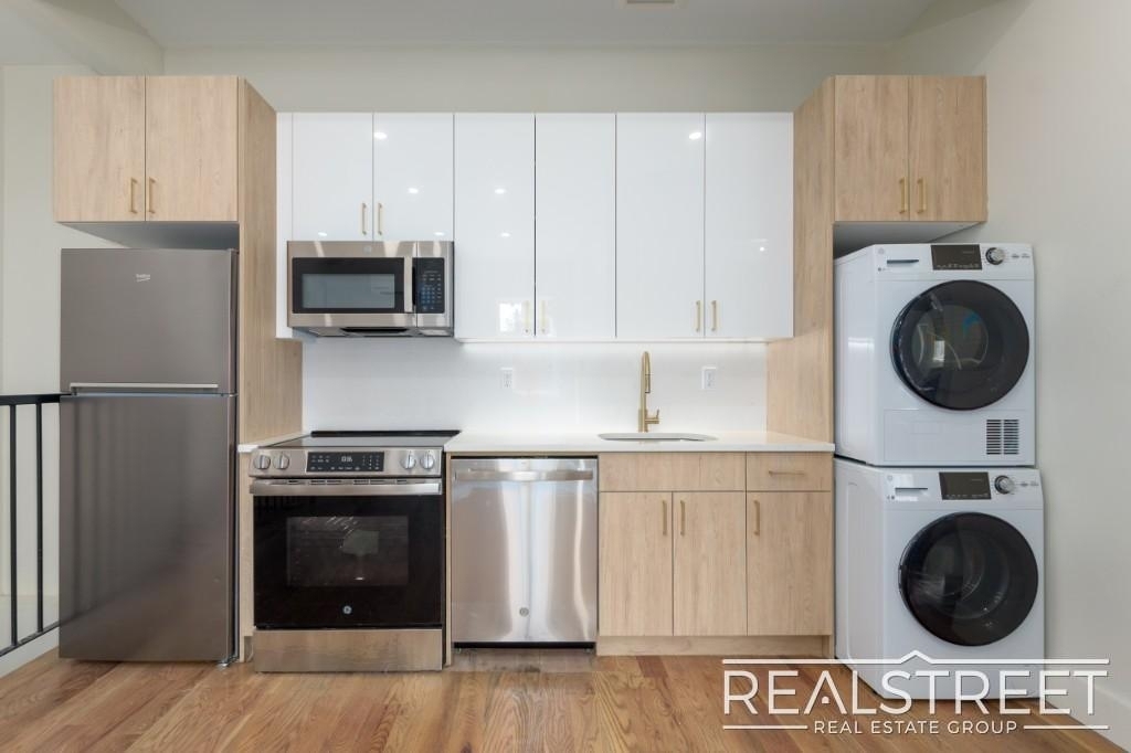 463 Dekalb Avenue - Photo 0