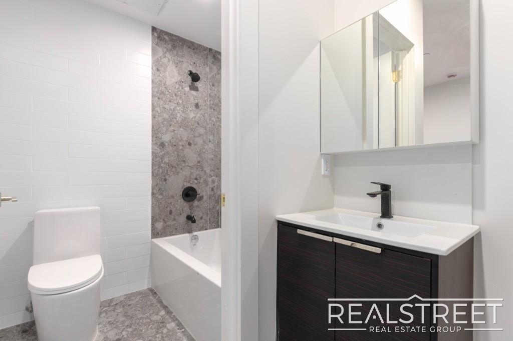 463 Dekalb Avenue - Photo 3