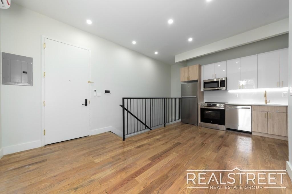 463 Dekalb Avenue - Photo 1