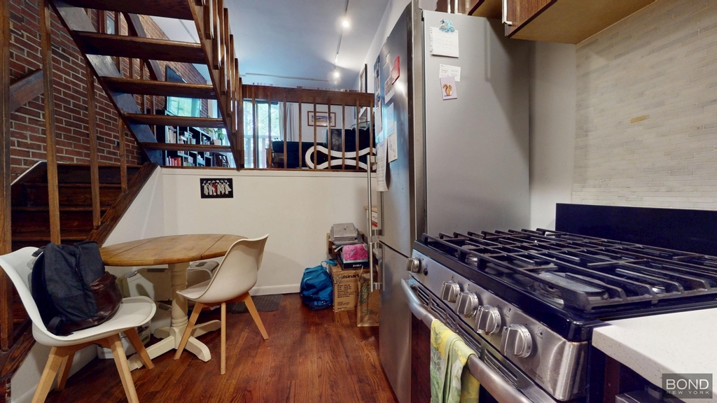 East 88th Street - Photo 4