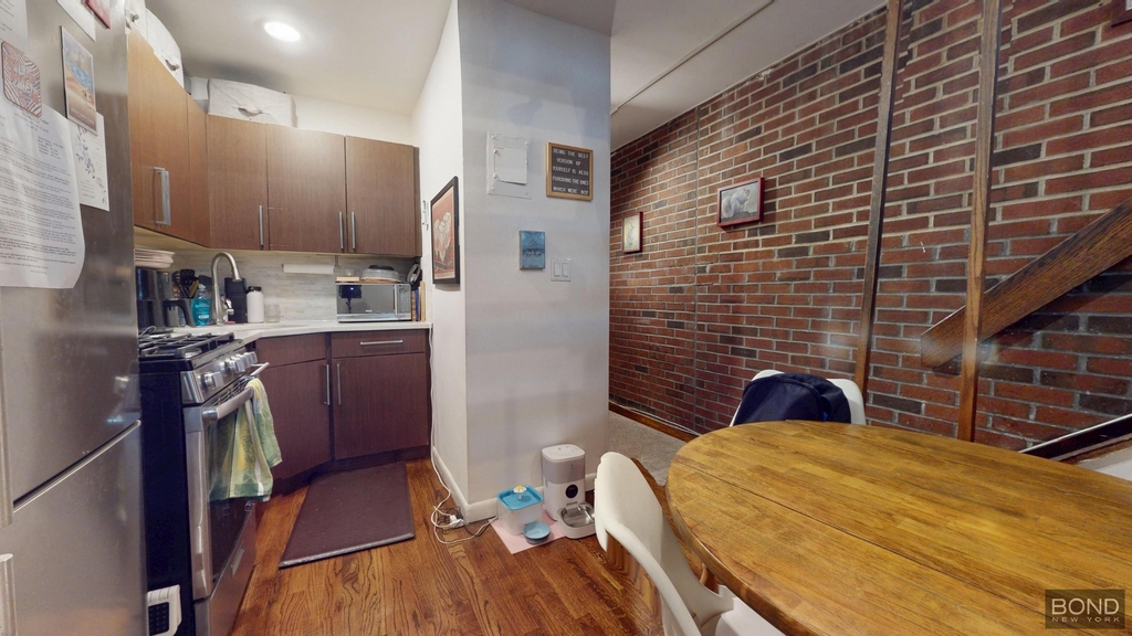 East 88th Street - Photo 2