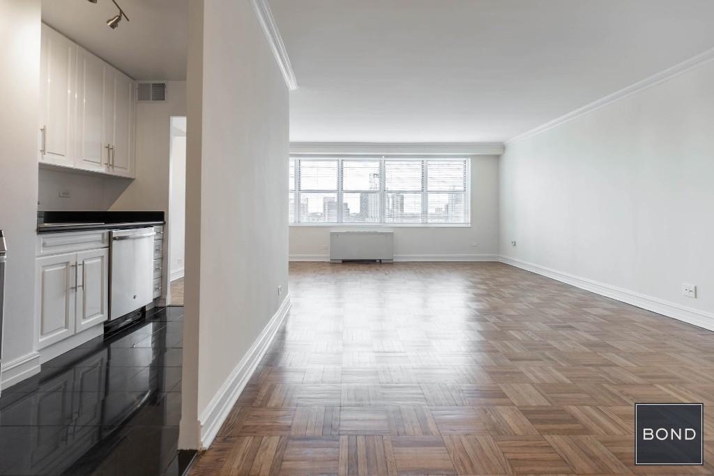 Eighth Avenue - Photo 1