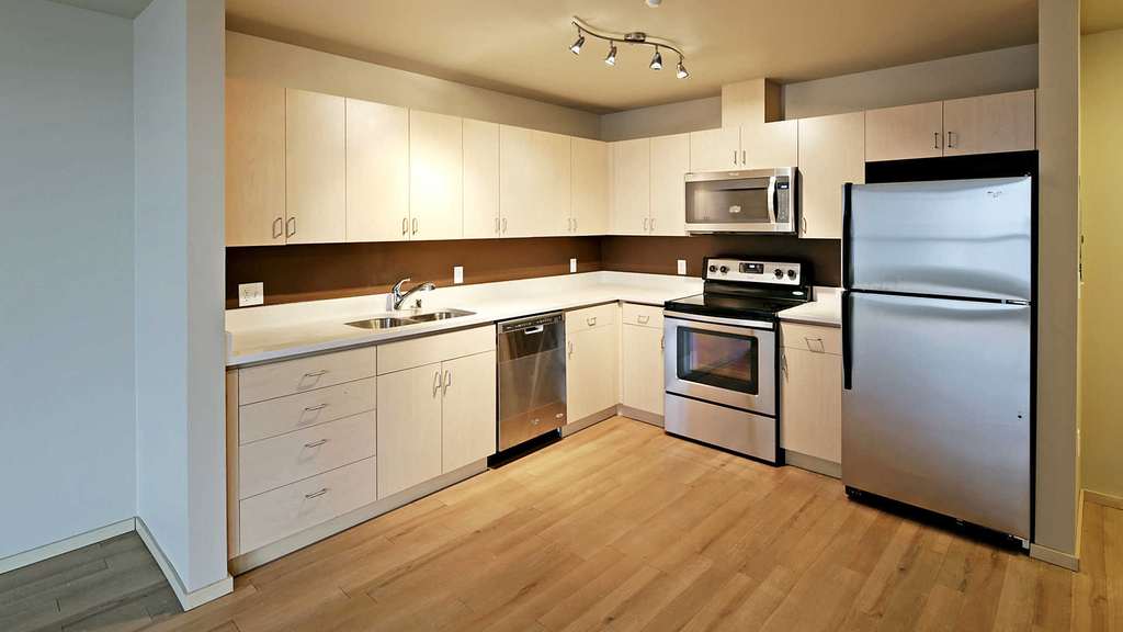 1530 15th Ave - Photo 3