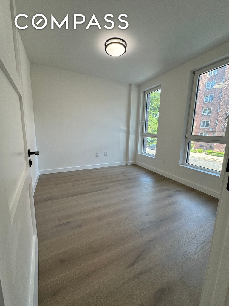 Avenue H - Photo 4