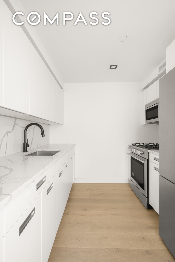 Avenue H - Photo 8