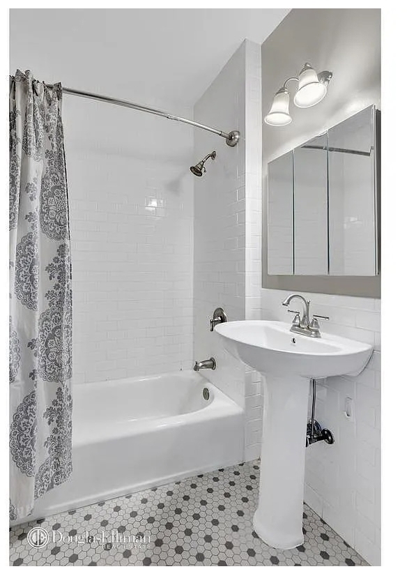 504 W 136th St - Photo 4