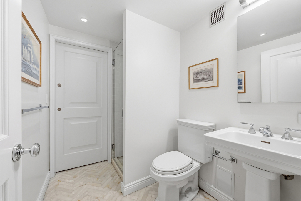 240 Centre St - Photo 5