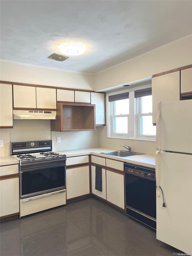 307 Magnolia Boulevard - Photo 8