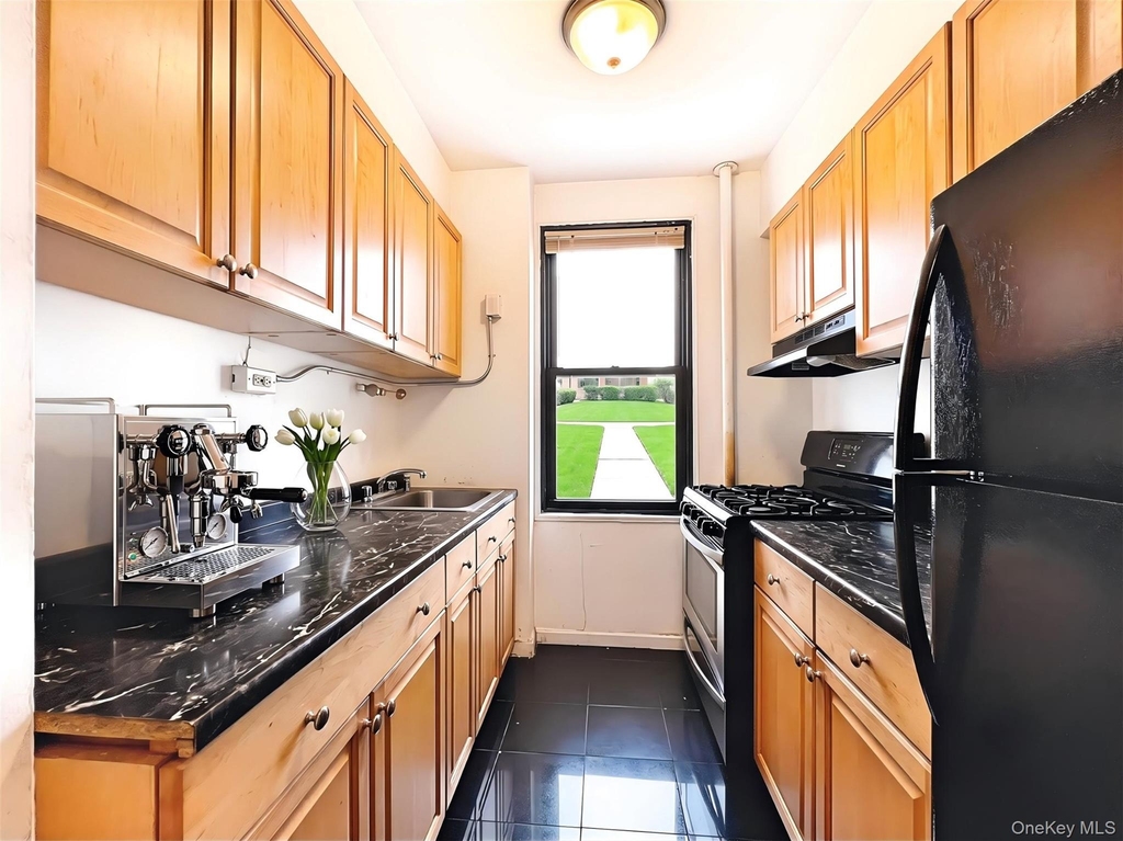 98-50 63 Drive - Photo 0