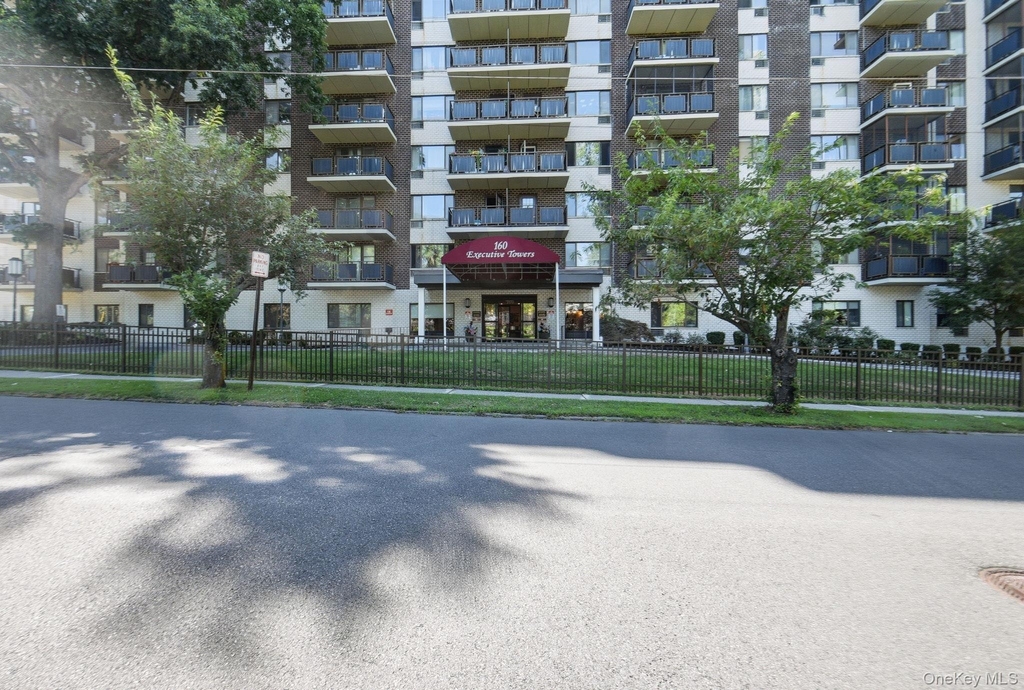 160 Academy Street - Photo 0