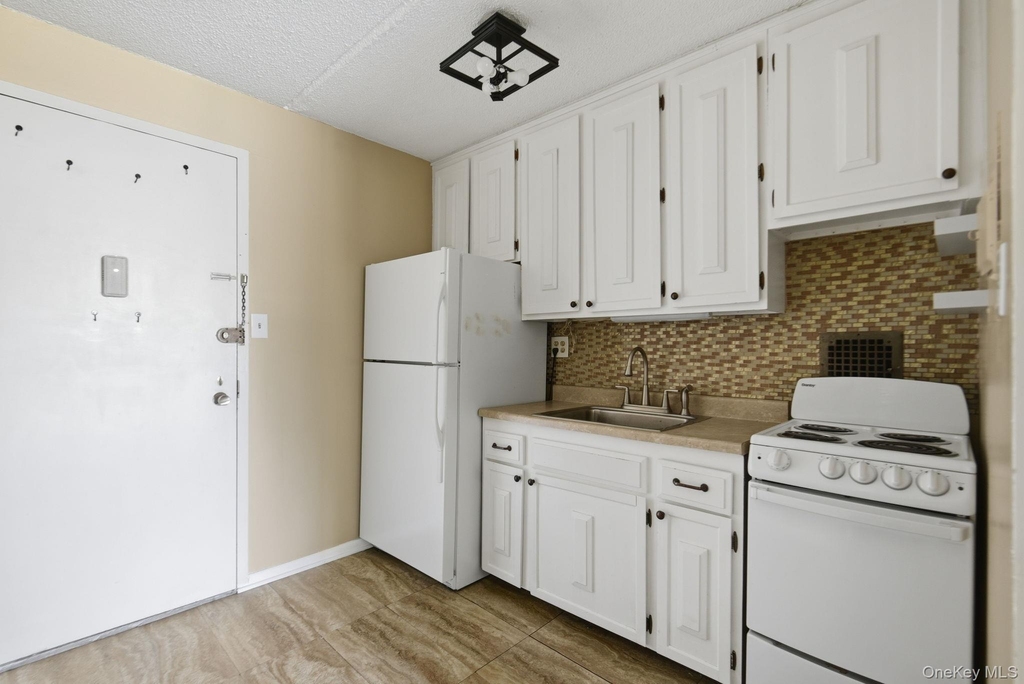 160 Academy Street - Photo 7