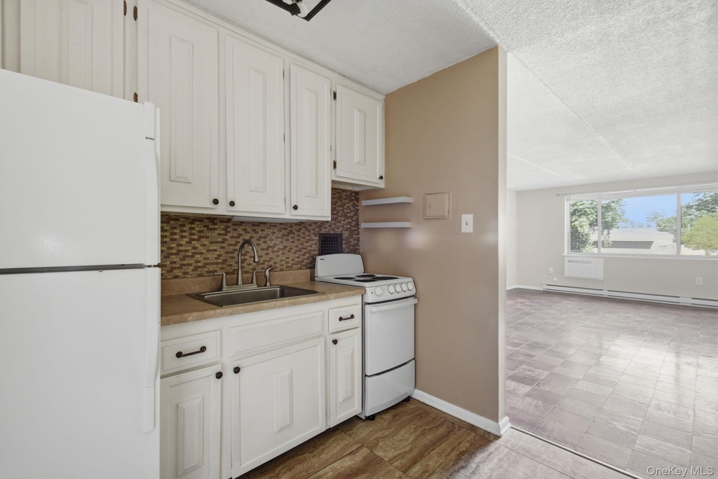 160 Academy Street - Photo 6