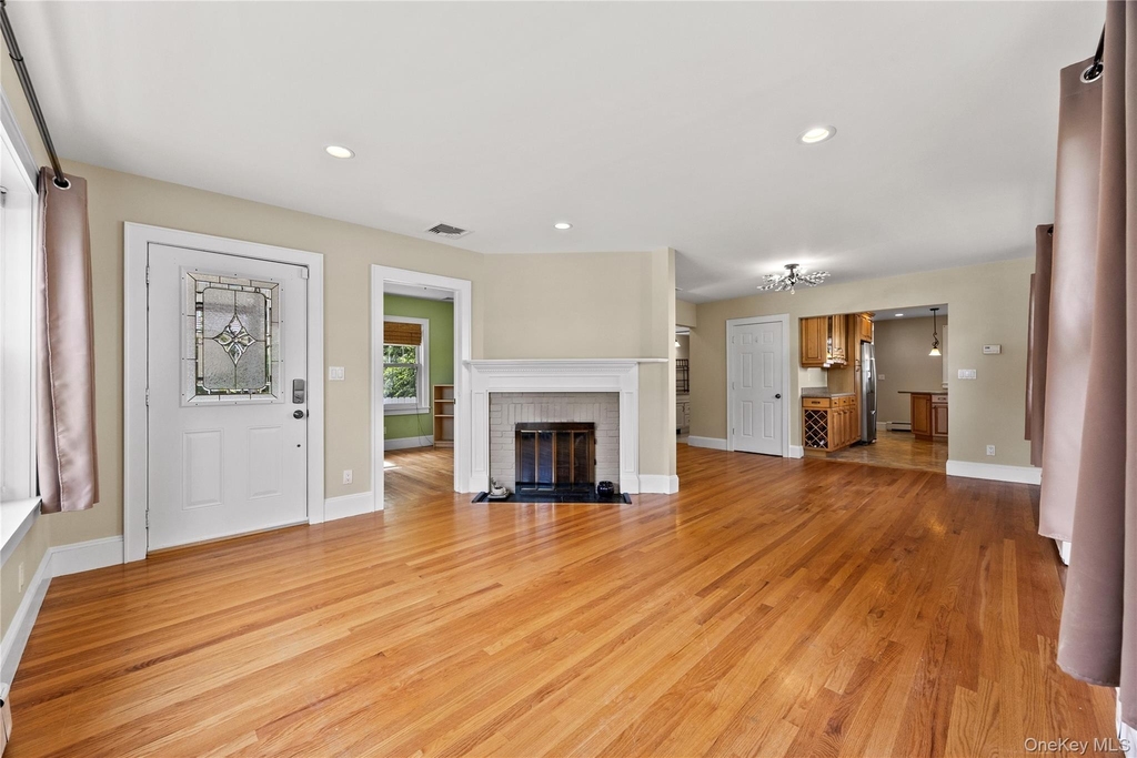 15 Pershing Avenue - Photo 4