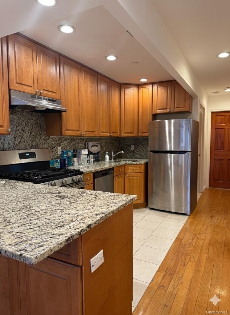4033 191st Street - Photo 4