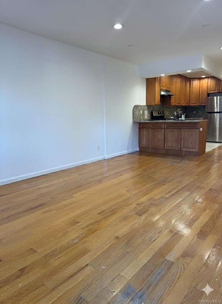 4033 191st Street - Photo 5