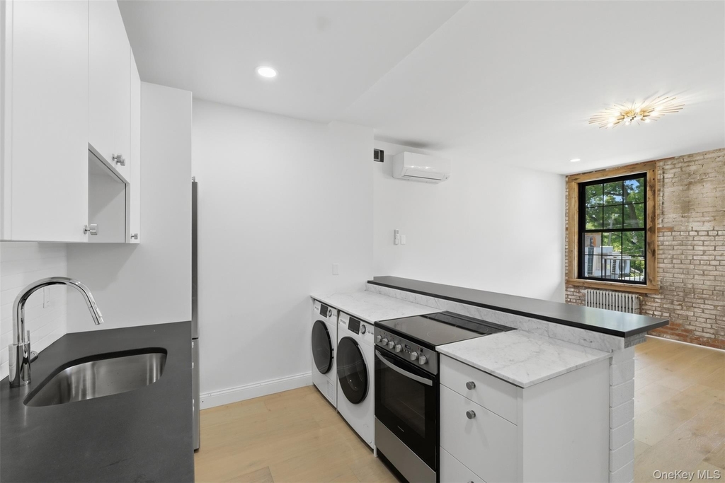 207 Main Street - Photo 4
