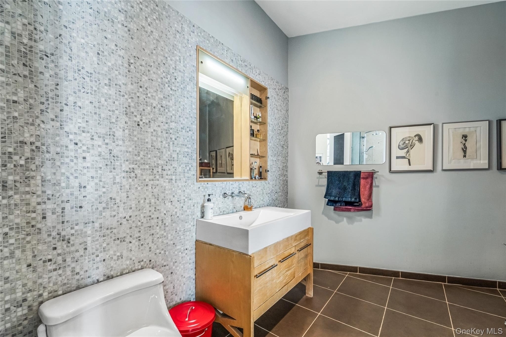 2728 Thomson Avenue - Photo 10