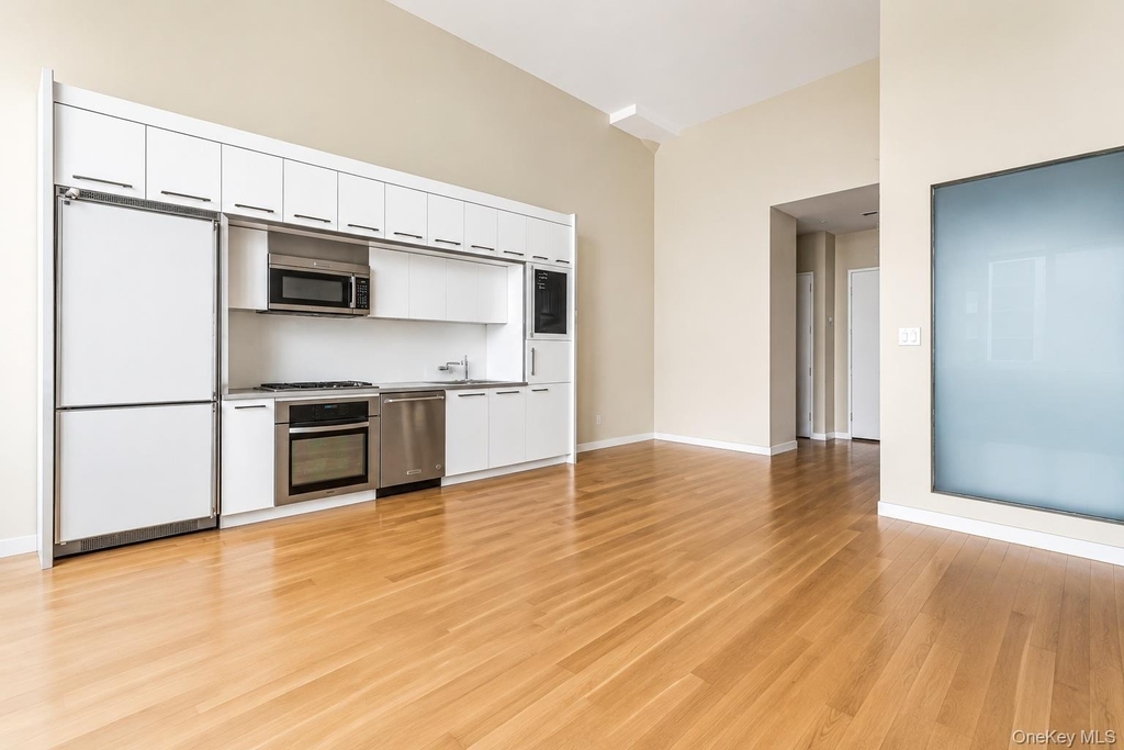 2728 Thomson Avenue - Photo 6