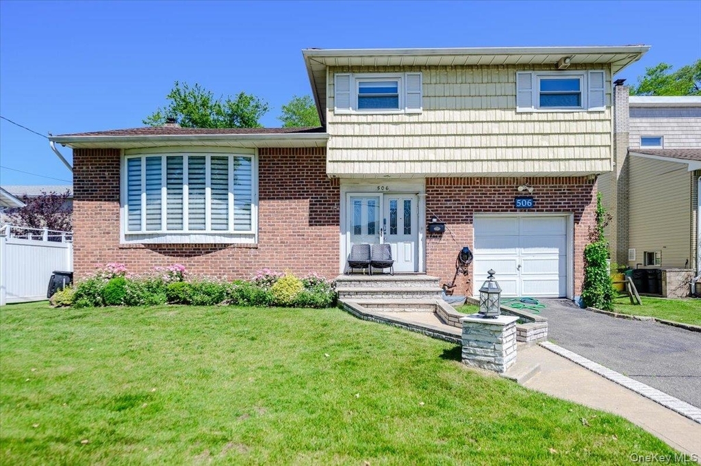 506 Cedarwood Drive - Photo 0