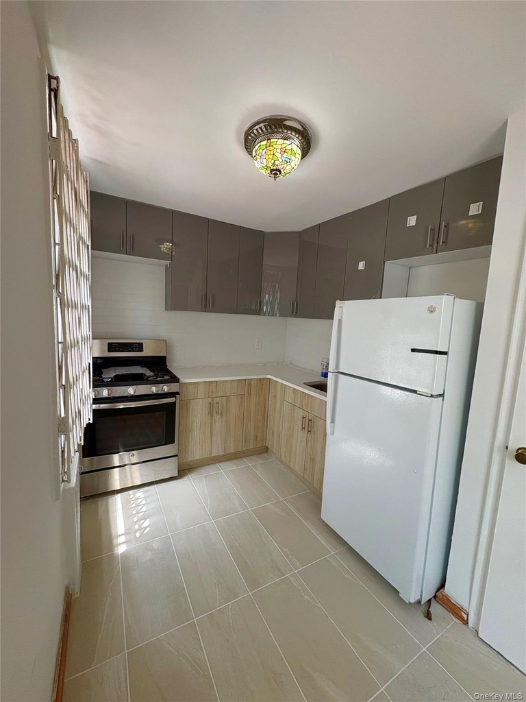 67-50 Thornton Pl - Photo 6