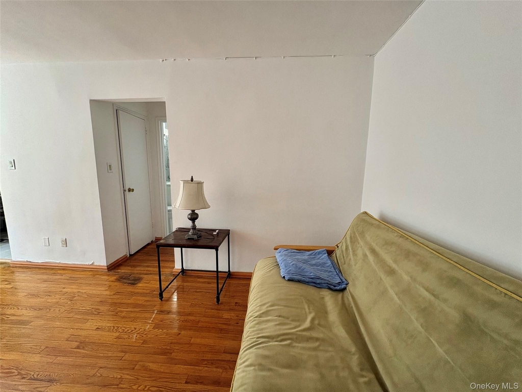 67-50 Thornton Pl - Photo 5