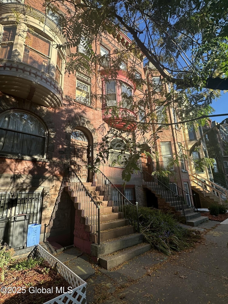 39 S Lake Avenue - Photo 1