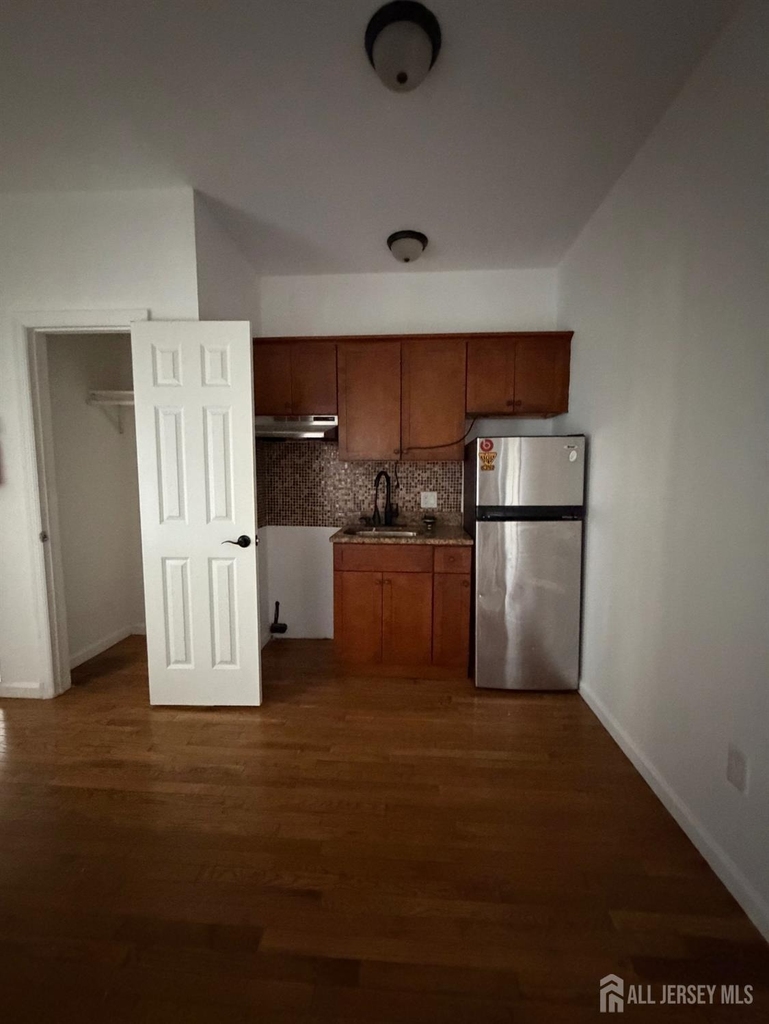 118 Bayard Street - Photo 2