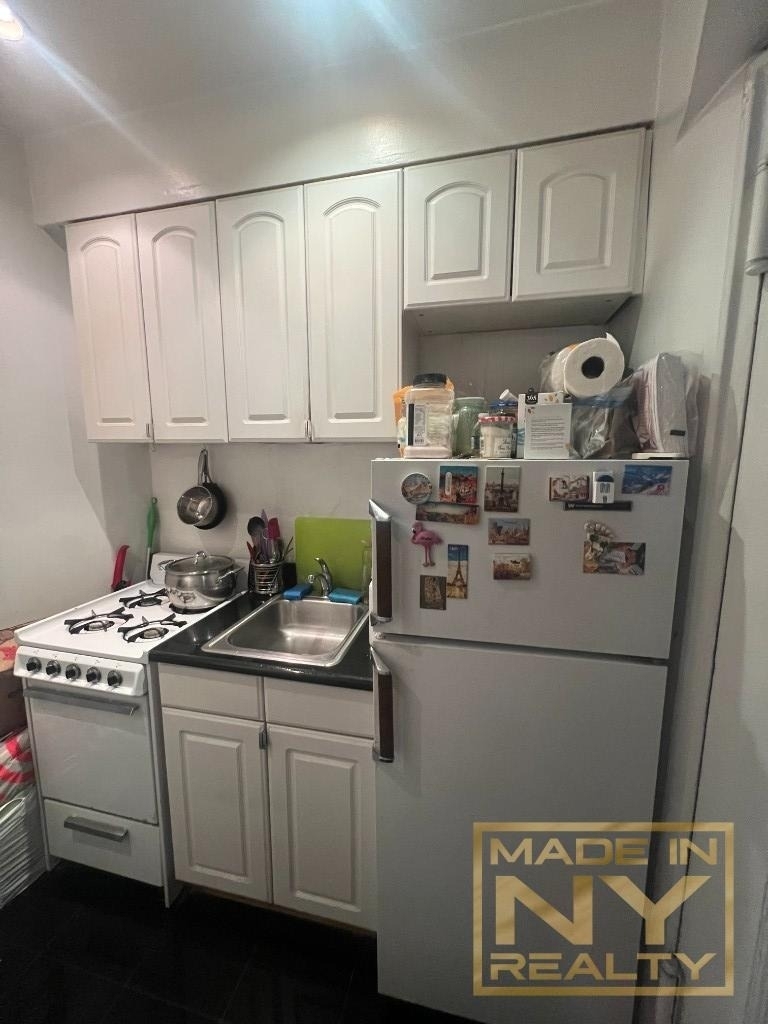 171 E 77th Street - Photo 1