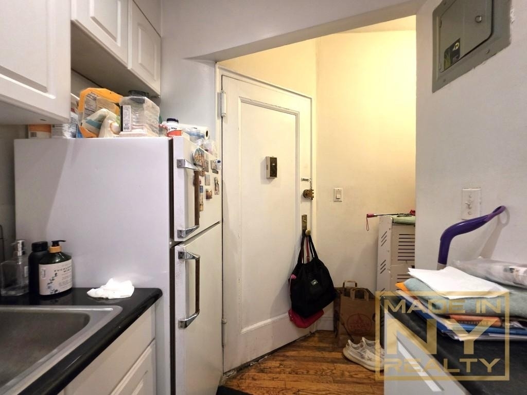171 E 77th Street - Photo 3