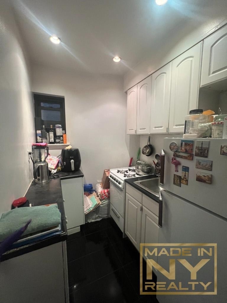 171 E 77th Street - Photo 0